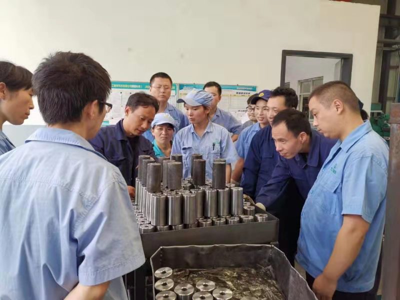 工程師親臨車(chē)間現場(chǎng)指導